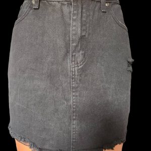 PERUNA/ lady black side pocket short skirt, size 14